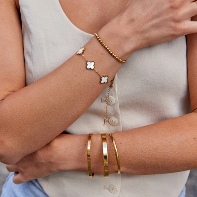 Pulseira rígida minimalista com fecho invisível - Loredana