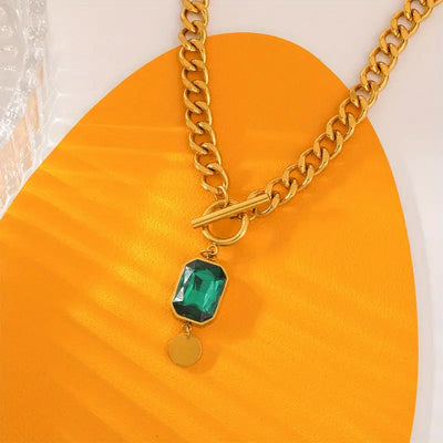 Colar dourado com corrente e pendente de cristal verde - Althea