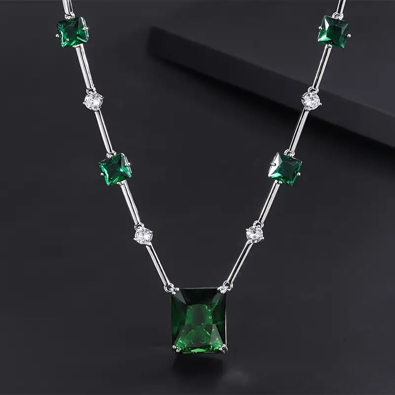 Conjunto de colar e brincos em prata com cristais verdes - Veralyn