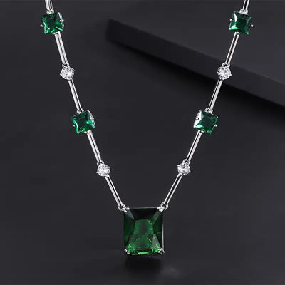 Conjunto de colar e brincos em prata com cristais verdes - Veralyn