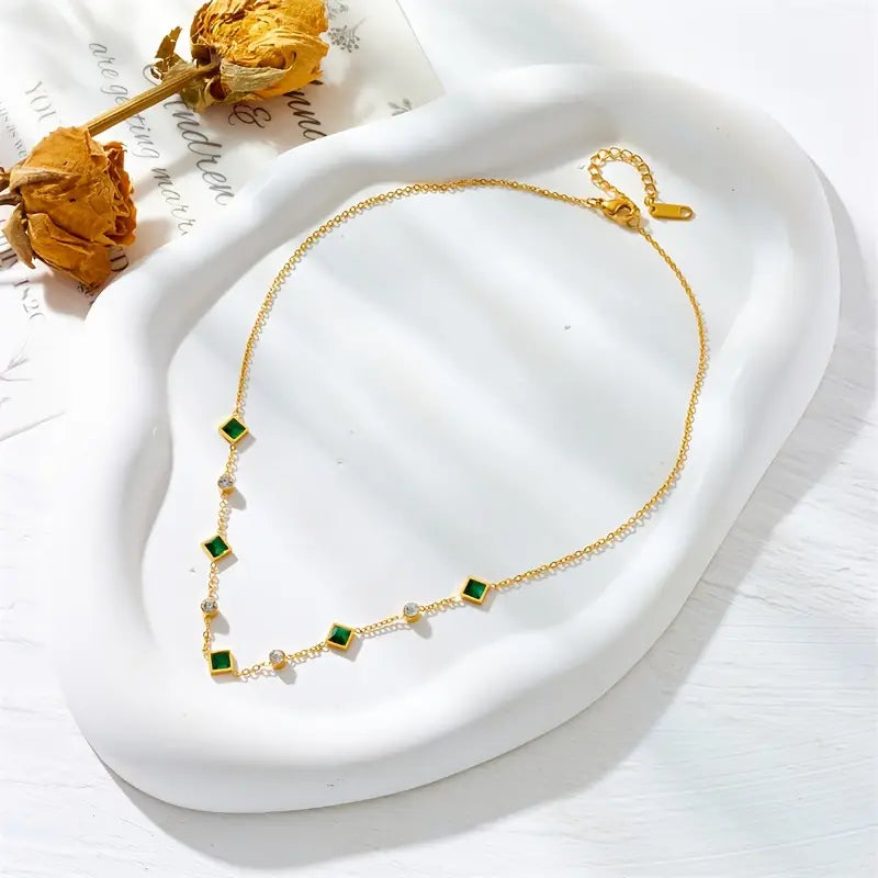 Colar em ouro com cristais verdes e zircónias cúbicas - Evelina
