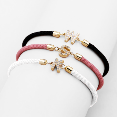 Pulseira unissexo com corda ajustável e letra inicial - Halimah
