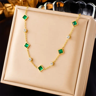 Colar em ouro com cristais verdes e zircónias cúbicas - Evelina