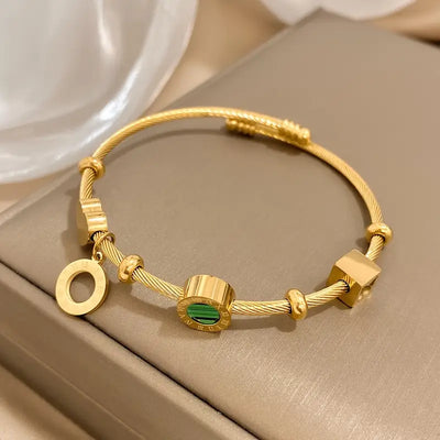 Pulseira rígida dourada com pingentes geométricos - Celeste