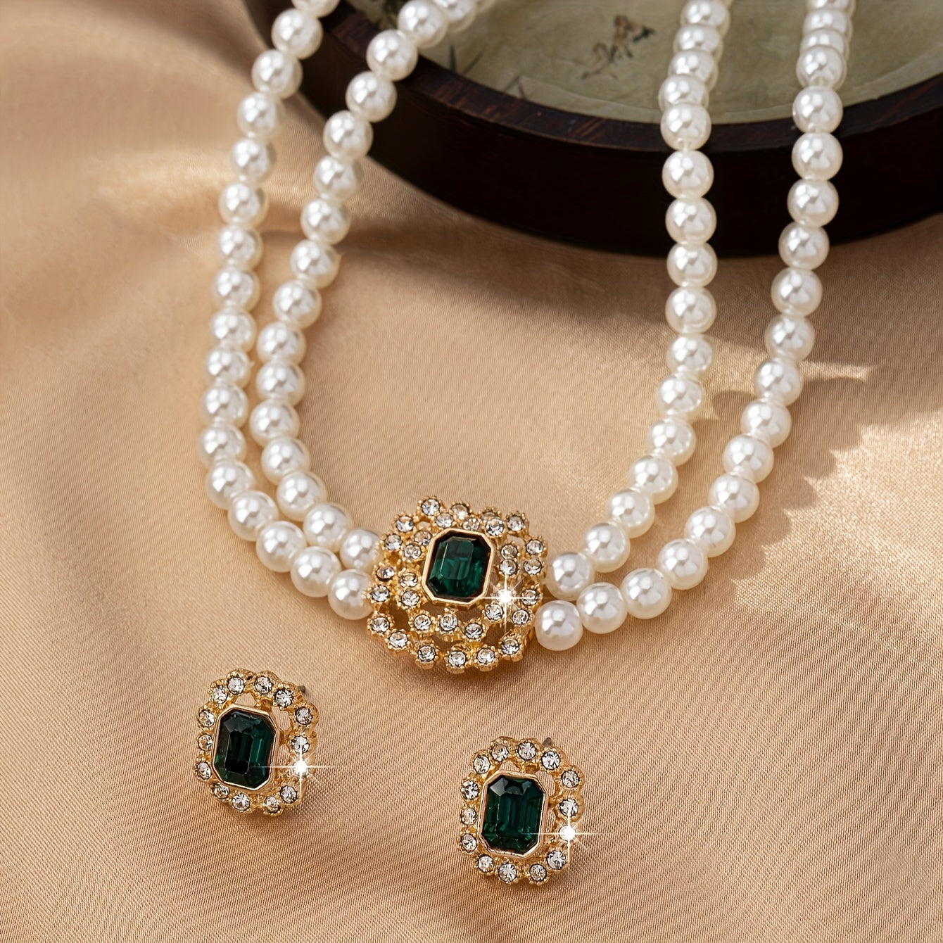 Conjunto de colar de pérolas com cristais verdes e brincos a condizer - Mirela