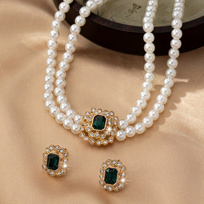 Conjunto de colar de pérolas com cristais verdes e brincos a condizer - Mirela