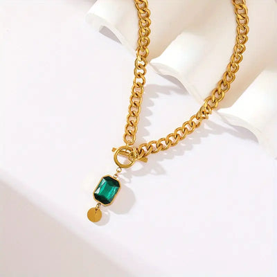 Colar dourado com corrente e pendente de cristal verde - Althea