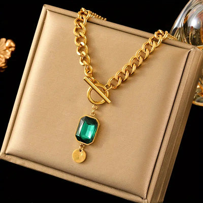 Colar dourado com corrente e pendente de cristal verde - Althea