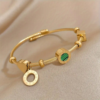 Pulseira rígida dourada com pingentes geométricos - Celeste