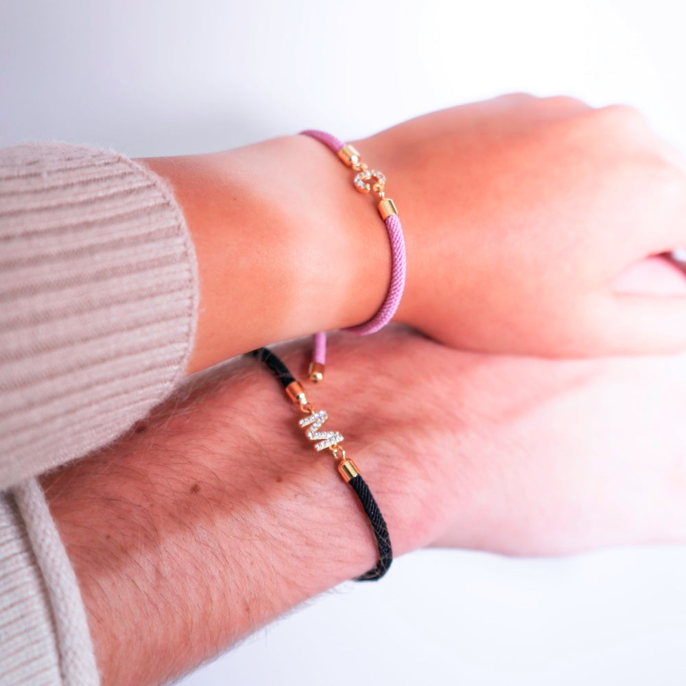Pulseira unissexo com corda ajustável e letra inicial - Halimah