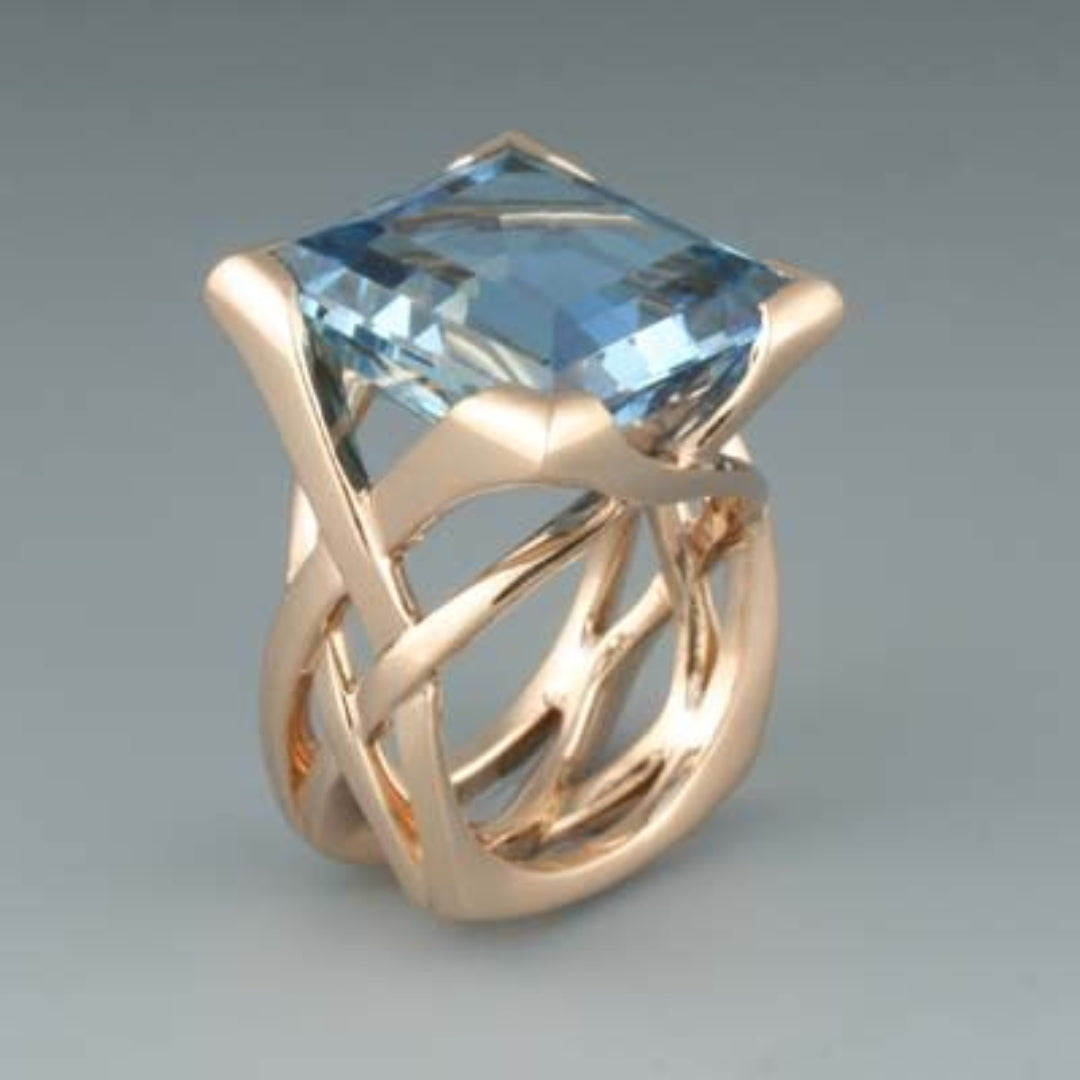 Anel vintage em ouro rosa com zircónias cúbicas azuis