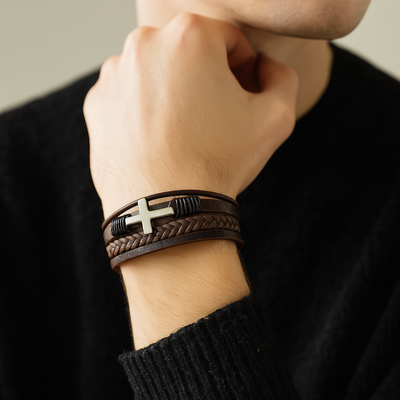 Pulseira para homem em pele tecida com cruz em aço inoxidável - Sentinel