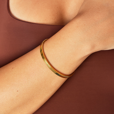 Pulseira rígida minimalista com fecho invisível - Loredana
