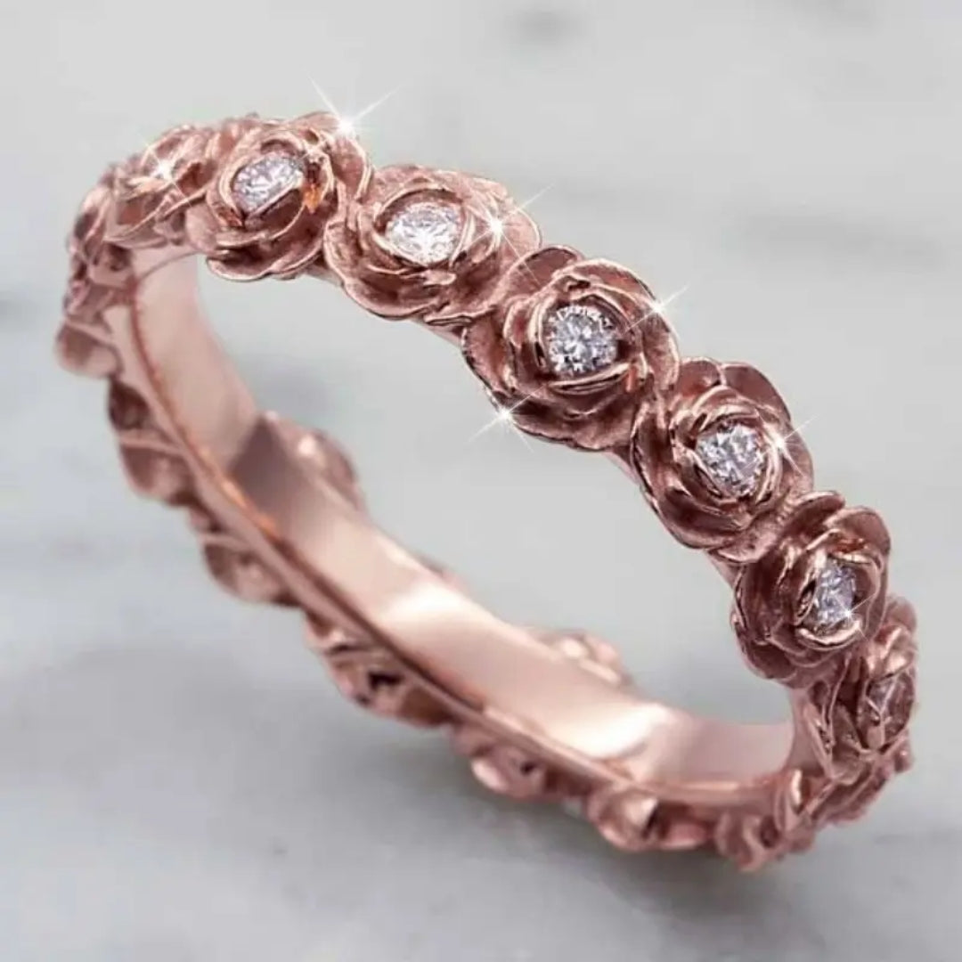 Anel com zircônia e trilha de flores de rosa - Lia