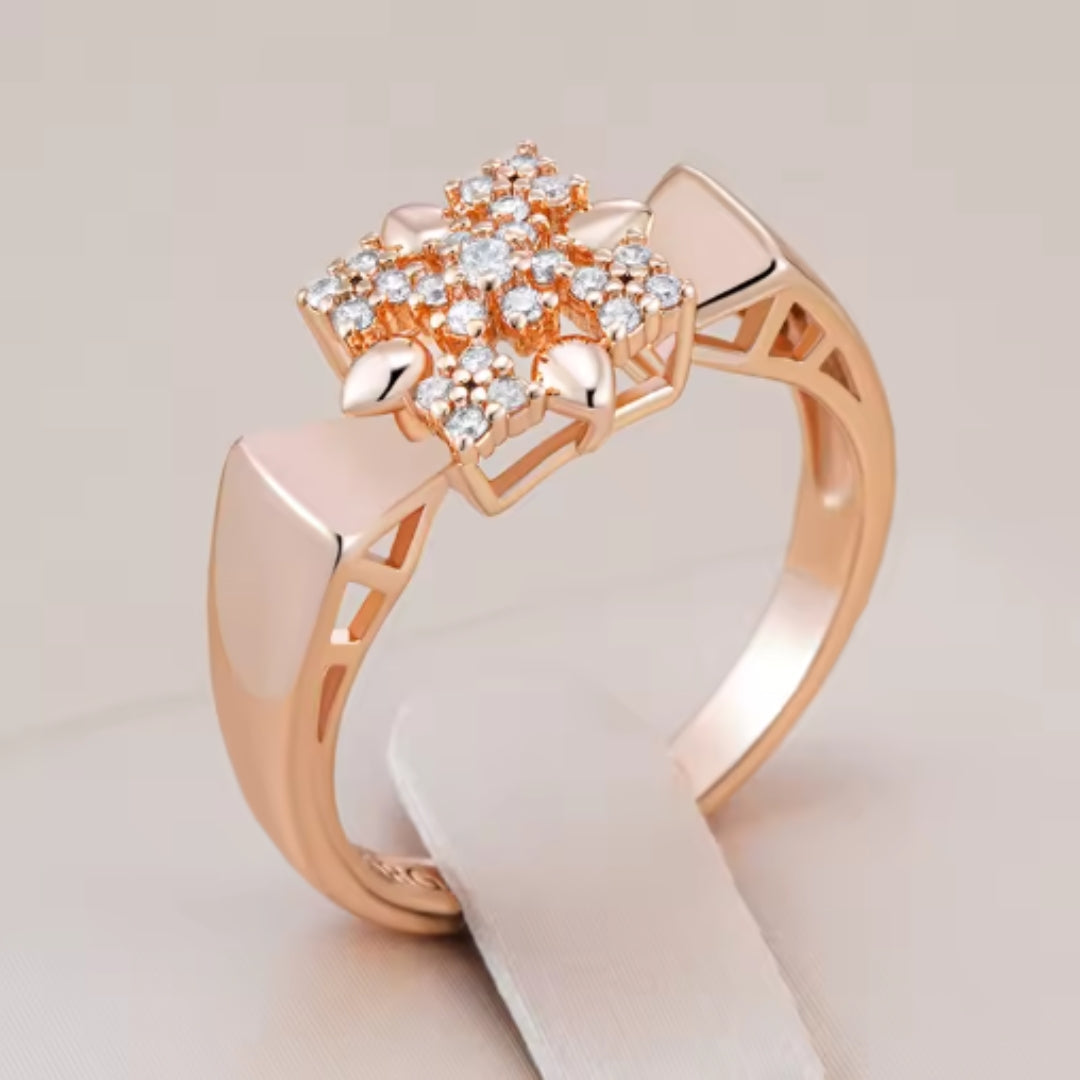 Anel elegante com flor em ferro brilhante - Mira