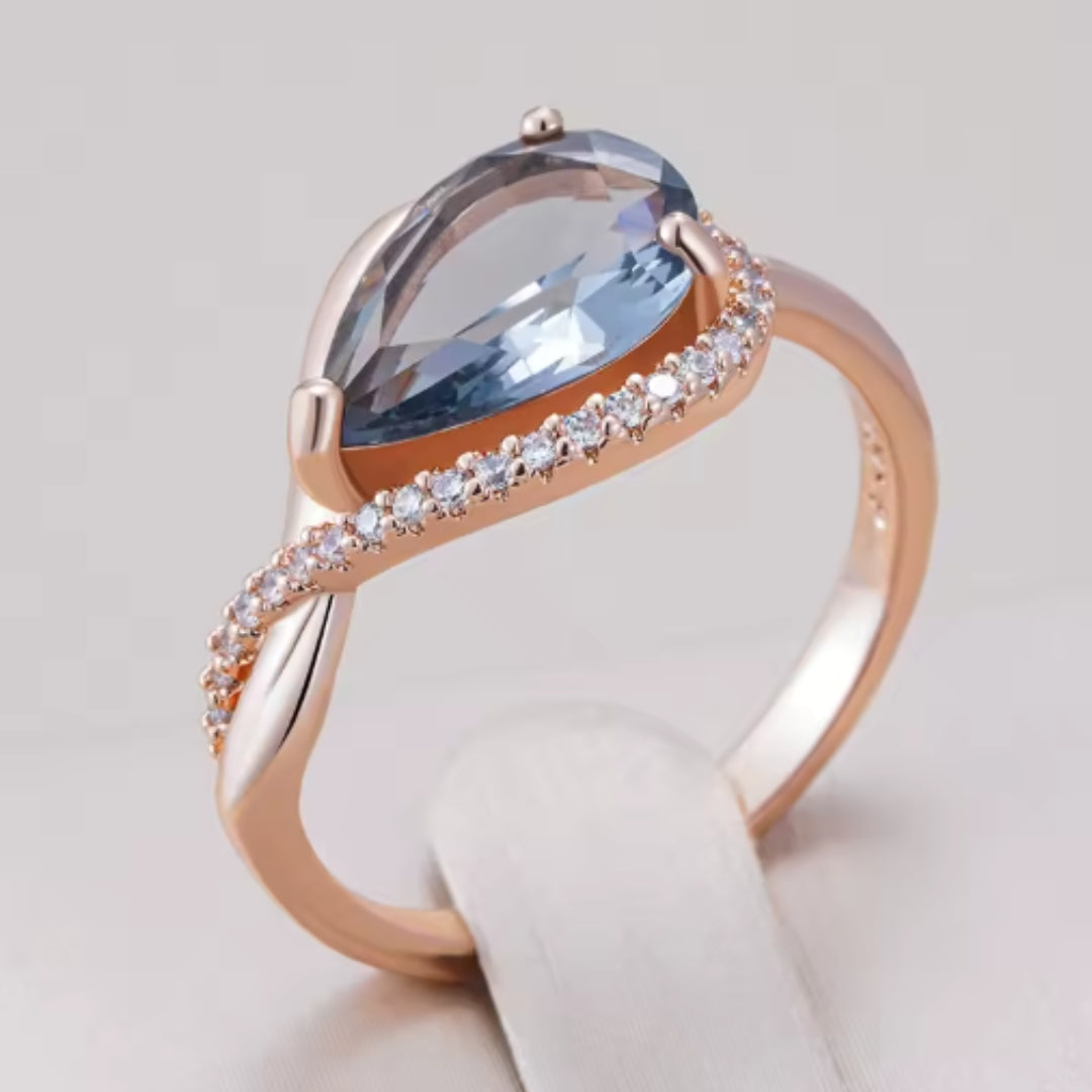 Anel elegante com gota de água em cristal - Malika