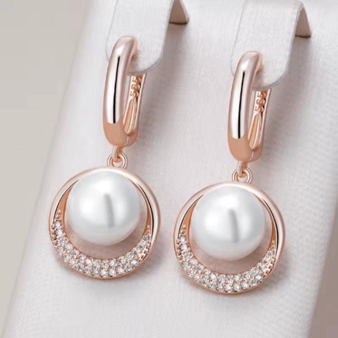 Brincos elegantes de pérolas grandes em ouro - Maia