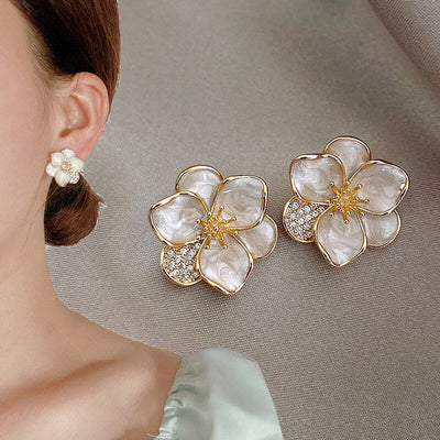 Brincos com flores brancas - Nicole