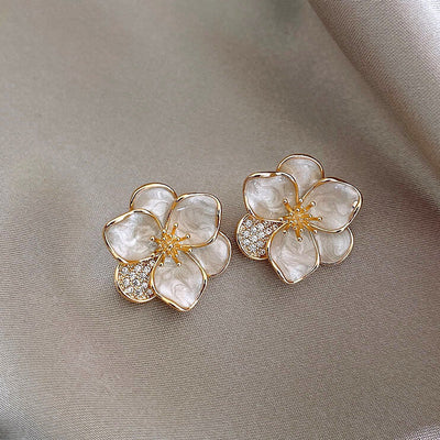 Brincos com flores brancas - Nicole