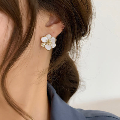 Brincos com flores brancas - Nicole