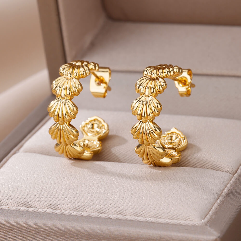 Brincos com argolas de concha - Tatiana