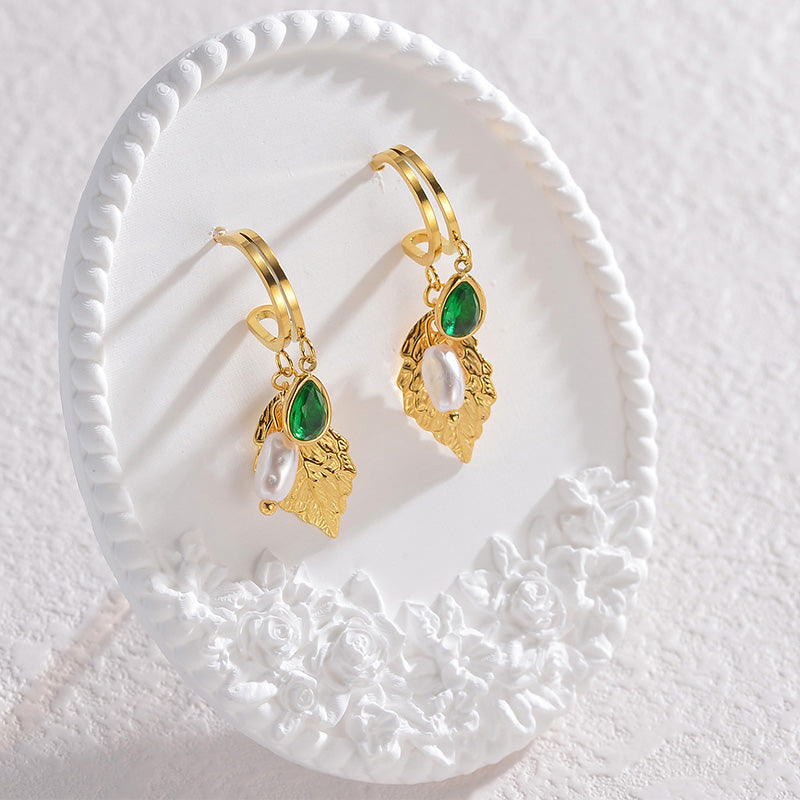 Brincos de argola com charme de folha de pérola - Zuleika