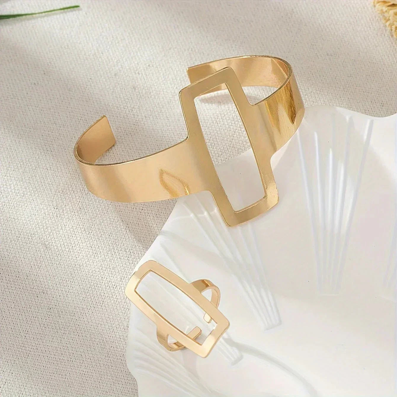 Conjunto de pulseira e anel geométricos - Liana