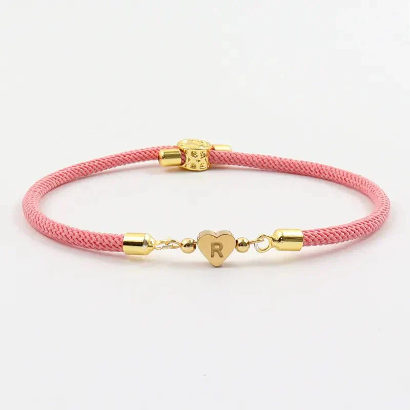 Pulseira com corda ajustável e pingente de coração com iniciais - Arianna