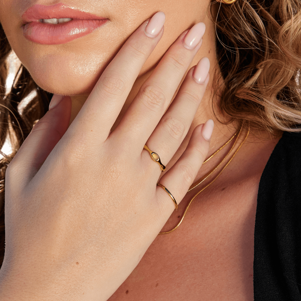 Anel para mulher onda fina em ouro – Donatella