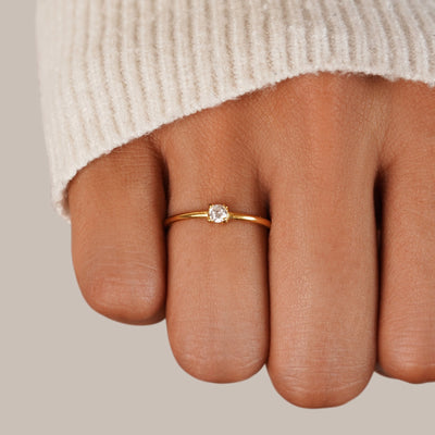 Anel para mulher com pedra do mês abril em ouro – Bianca