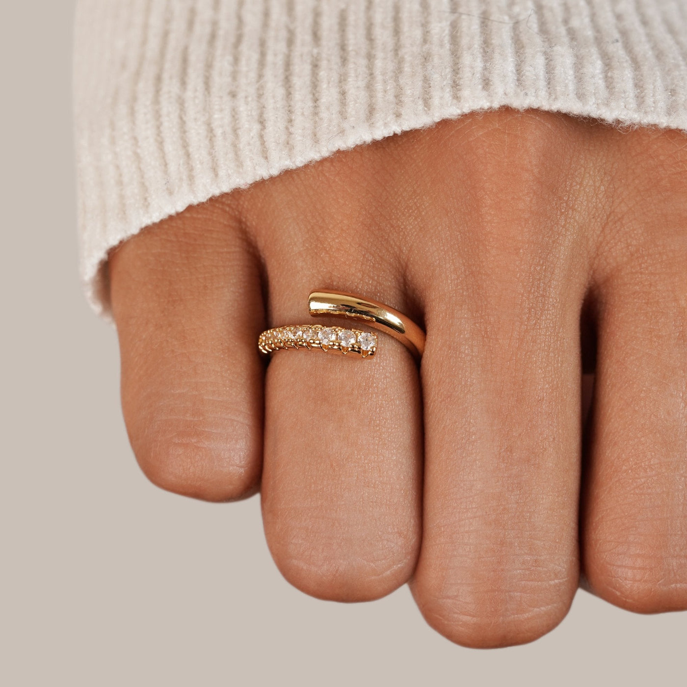 Anel para mulher com cristais em ouro – Selma