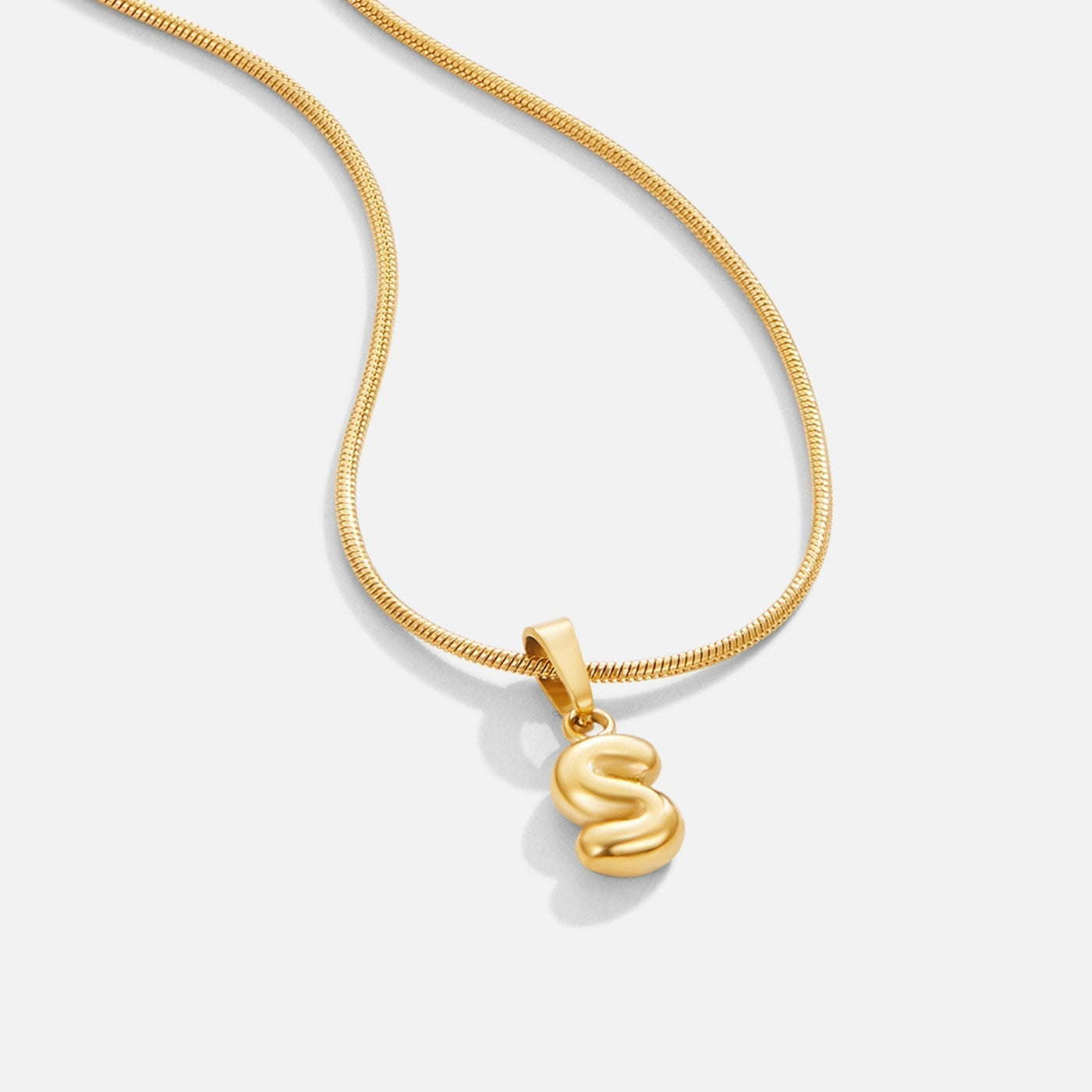 Colar sofisticado com letras em forma de bolha - Phaedra
