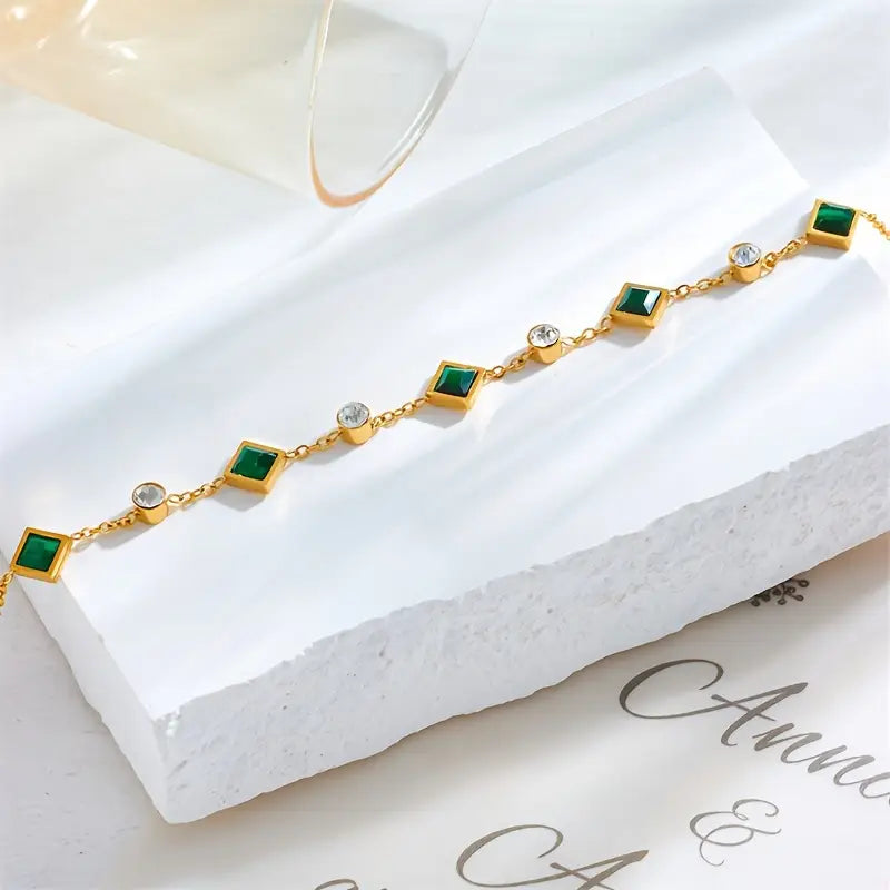 Pulseira dourada com cristais verdes e brancos - Ravenna