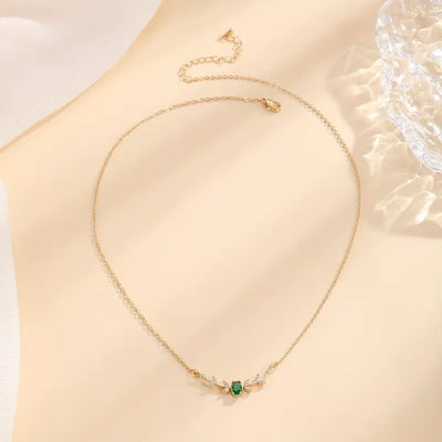 Colar em ouro com pendente em cristal verde - Liorna