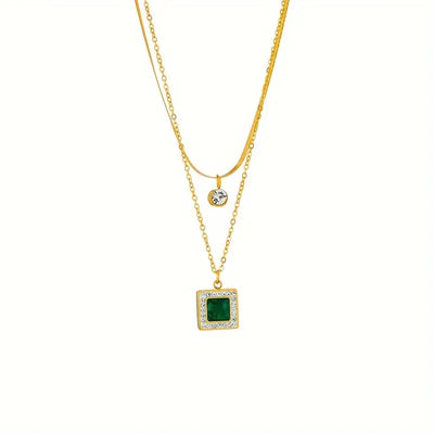 Colar duplo banhado a ouro com cristais e pingentes verdes - Althea