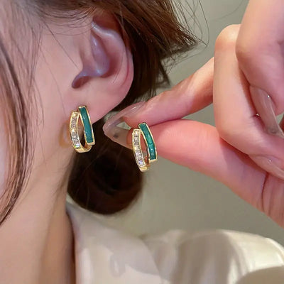 Brincos em ouro com pormenor verde e zircónias cúbicas - Delilah