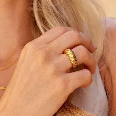 Anel para mulher em ouro – Bruna