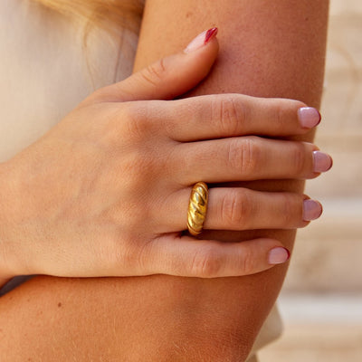 Anel para mulher em ouro – Bruna