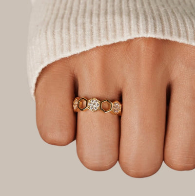 Anel para mulher com cristais em ouro – Carla