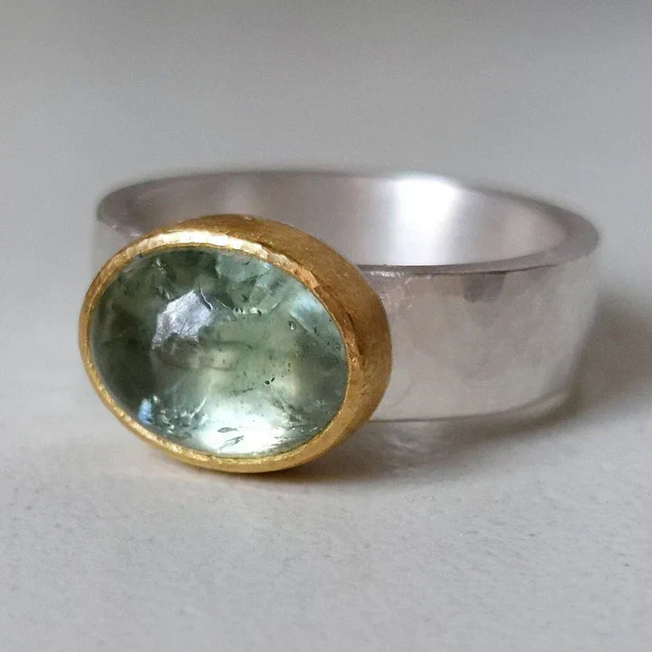 Anel verde com pedra arredondada, Vintage