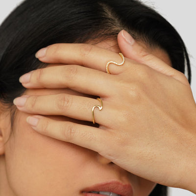 Anel para mulher onda fina em ouro – Estela