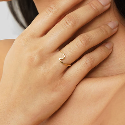 Anel para mulher onda fina em ouro – Estela