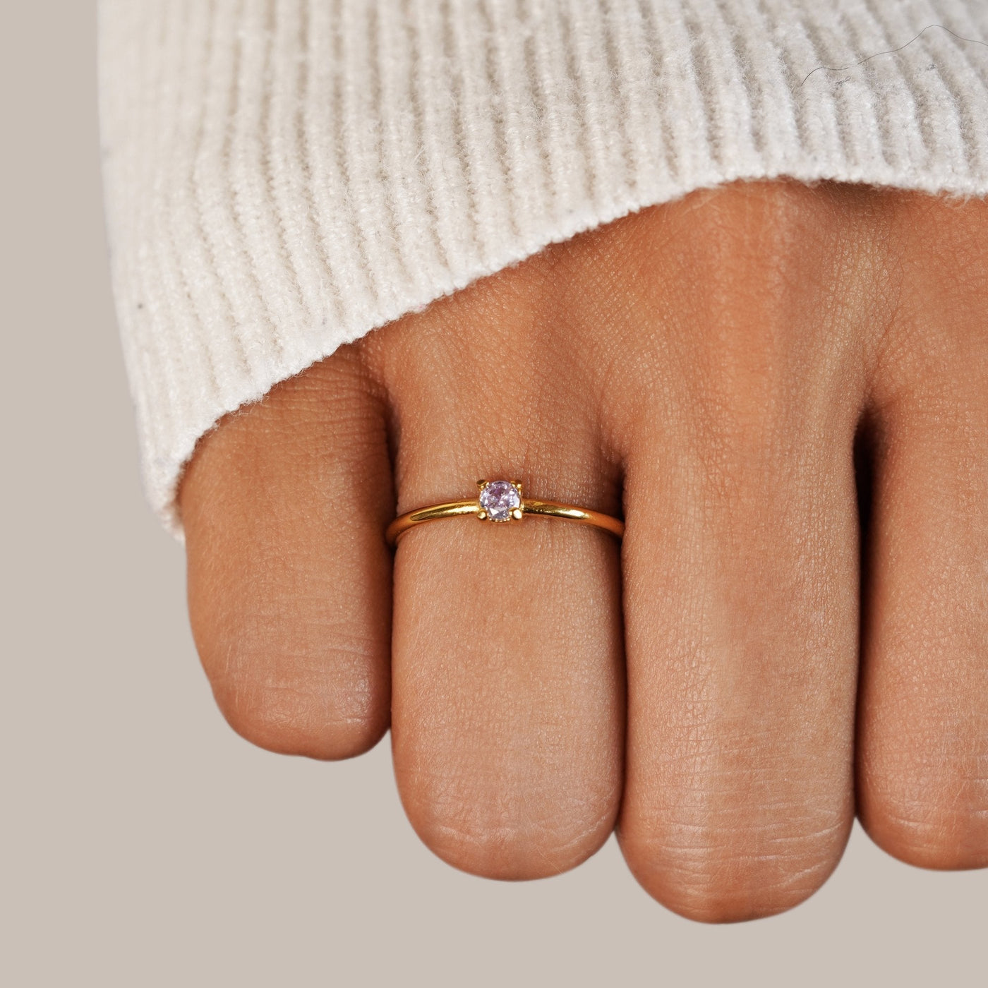 Anel para mulher com pedra do mês junho em ouro – Paola
