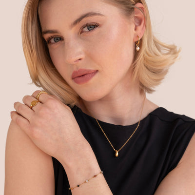 Pulseira com contas naturais e corrente fina - Xylia