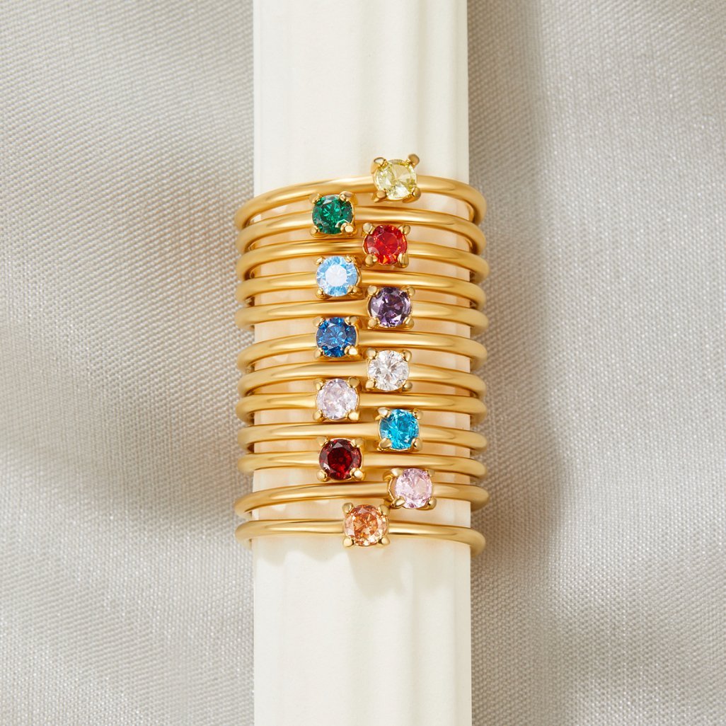 Anel para mulher com pedra do mês maio em ouro – Emma